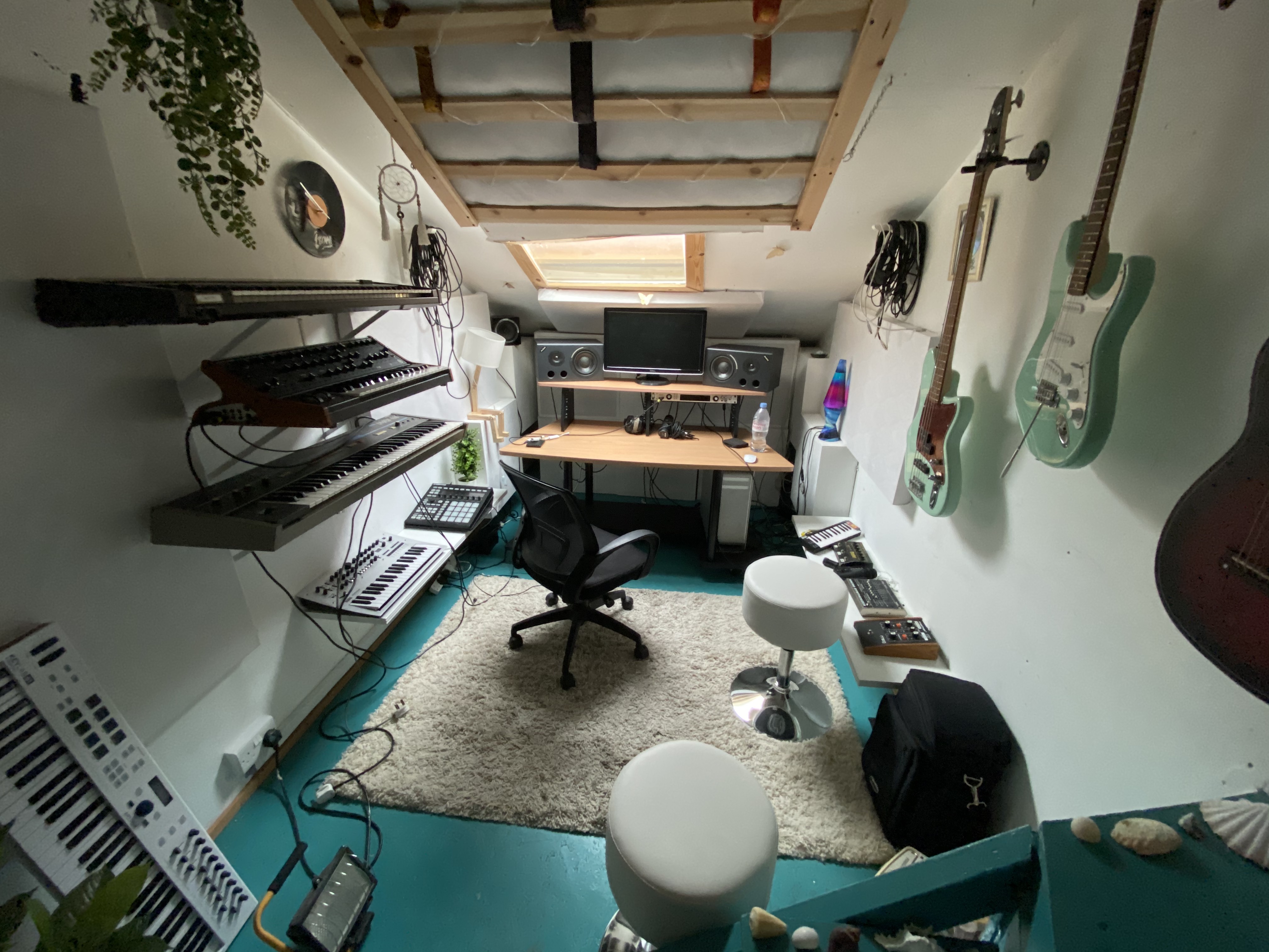 Long term let room at 123 Studios